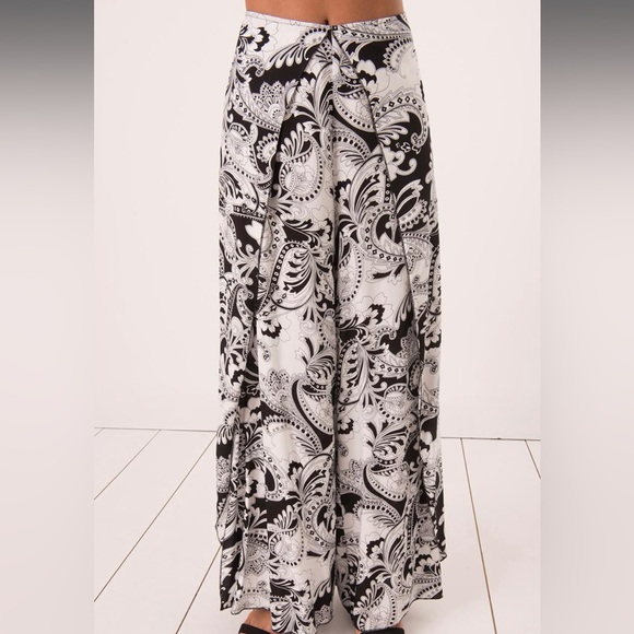 38 Fabulous wide Leg Wrap Pants - Picture 3 of 3